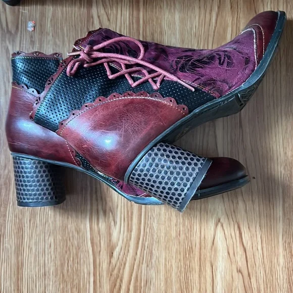 L’Artiste Leather Boots - Picture 2 of 5